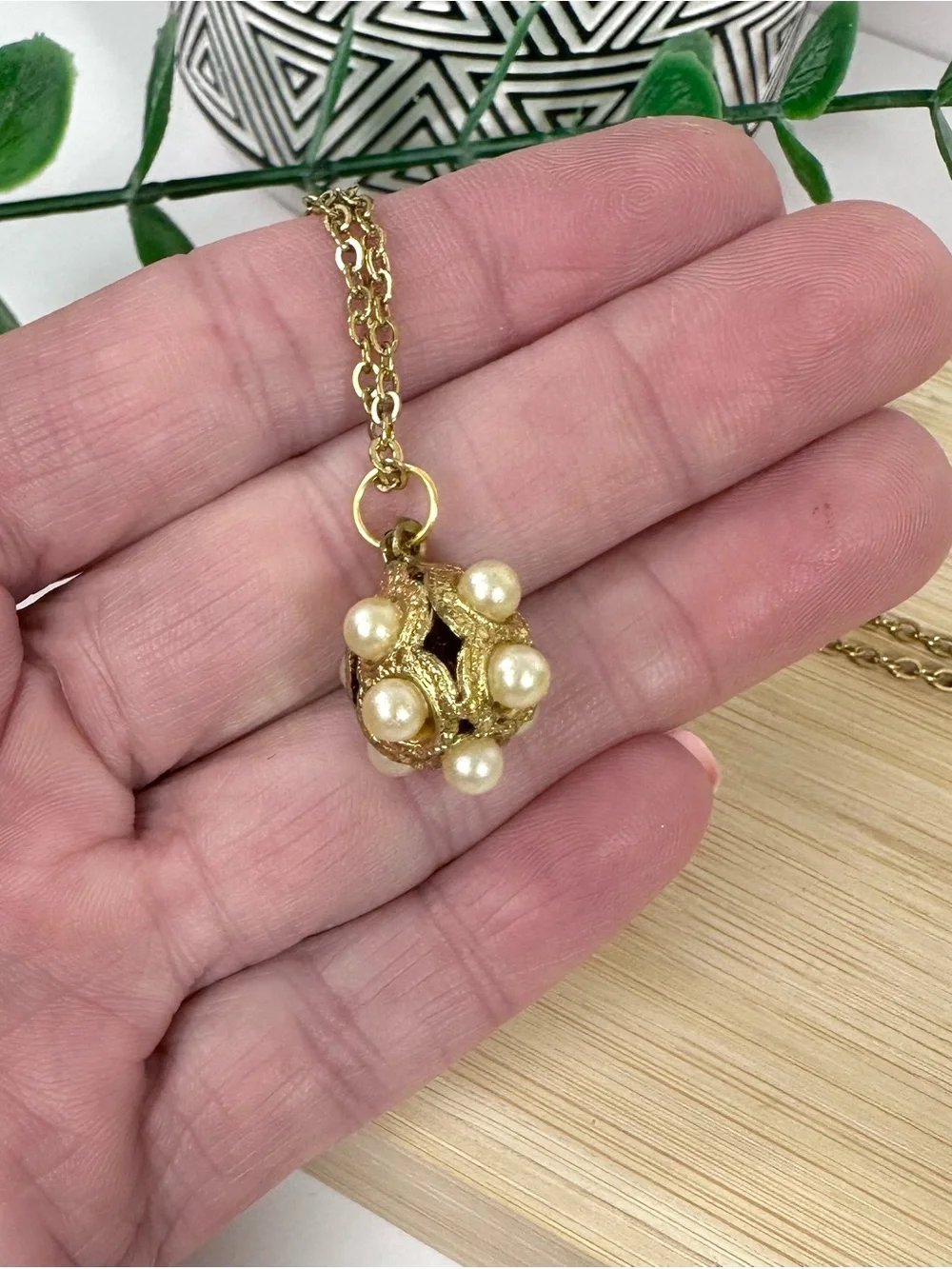 💛Vintage Faux Pearl Filigree Ball Pendant Necklace